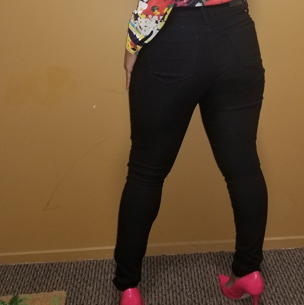 Mid Rise Jeans - Picture 4 of 4